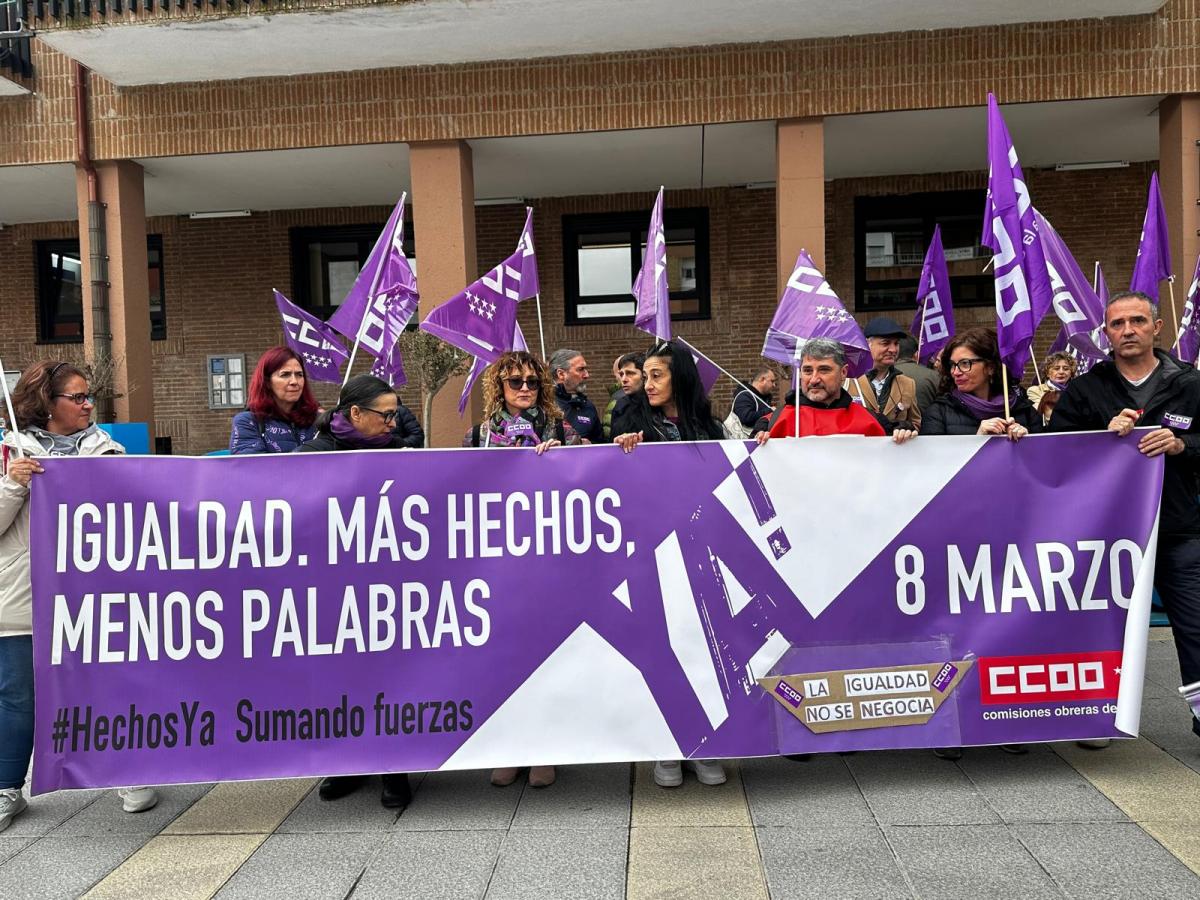 Concentración frente al Ayuntamiento de Móstoles
