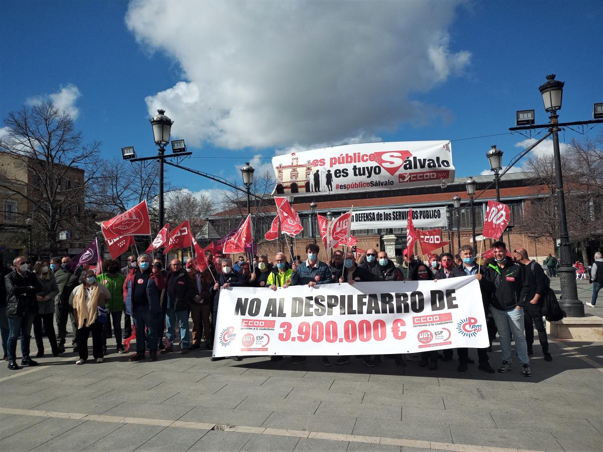 Concentración contra la privatización del Servicio Municipal de Parques y Jardines de Aranjuez.