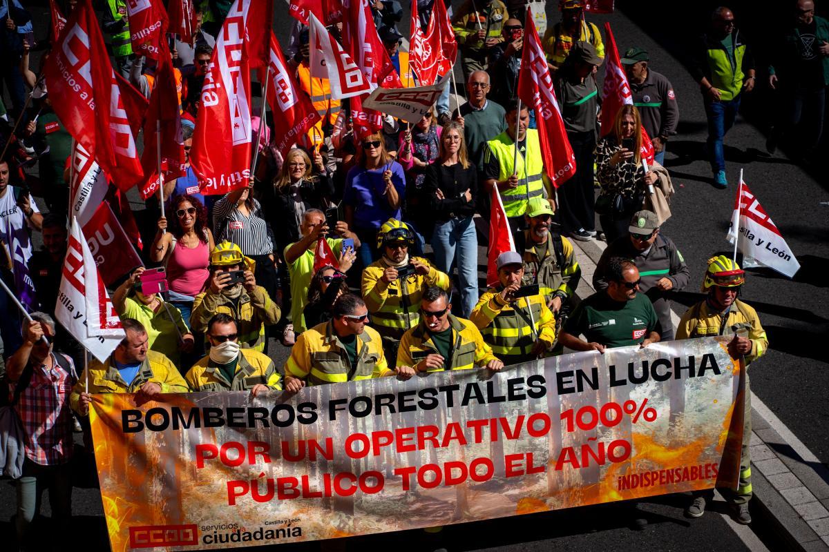 Manifestación de los colectivos de prevención y extinción de incendios forestales