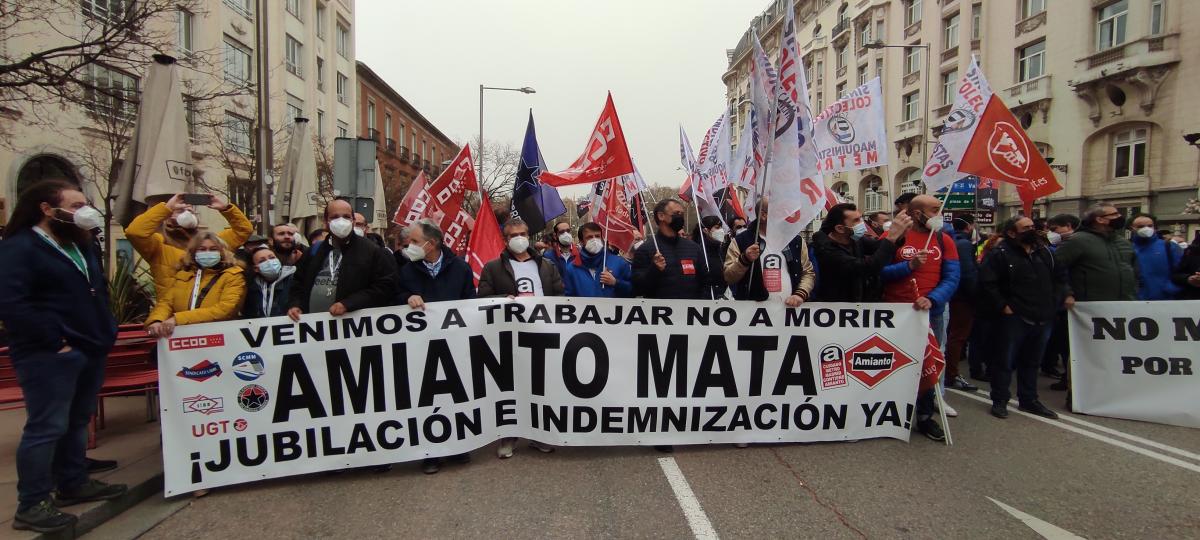 Trabajadores y trabajadoras del Metro de Madrid hace unos meses frente al Congreso de los Diputados