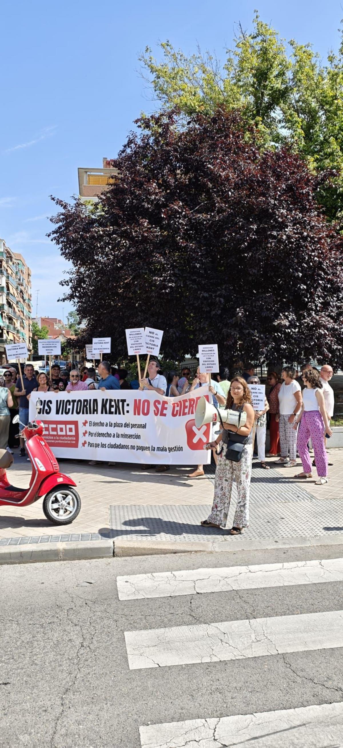 Concentración contra el cierre del Centro de Inserción Social Victoria Kent