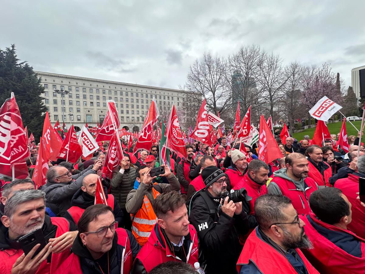 Conductores y conductoras se concentran frente al Ministerio de Transportes para exigir que se acelere su jubilación anticipada