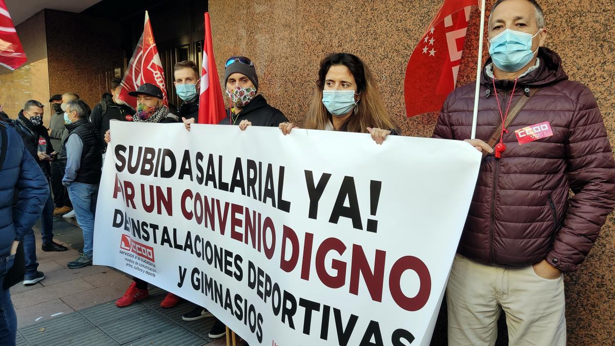 Concentracin para exigir el desbloqueo de los convenios colectivos y la consecucin de derechos para las personas trabajadoras
