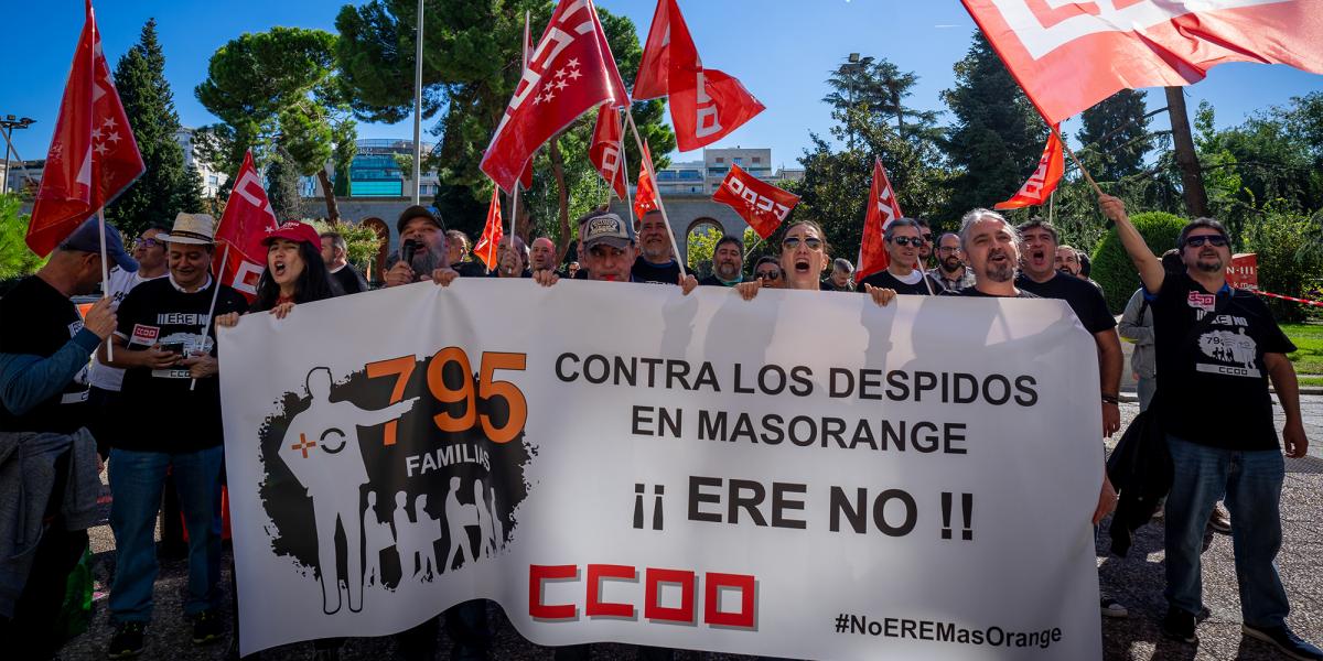 Decenas de trabajadores y trabajadoras se manifiestan contra en ERE en MasOrange