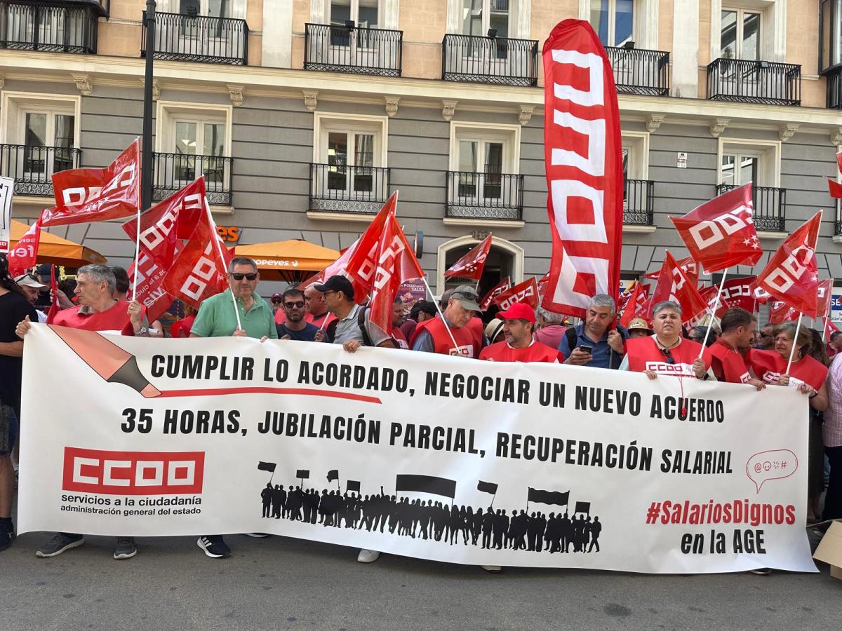 Concentracin delegados y delegadas de CCOO ante el Ministerio de Hacienda
