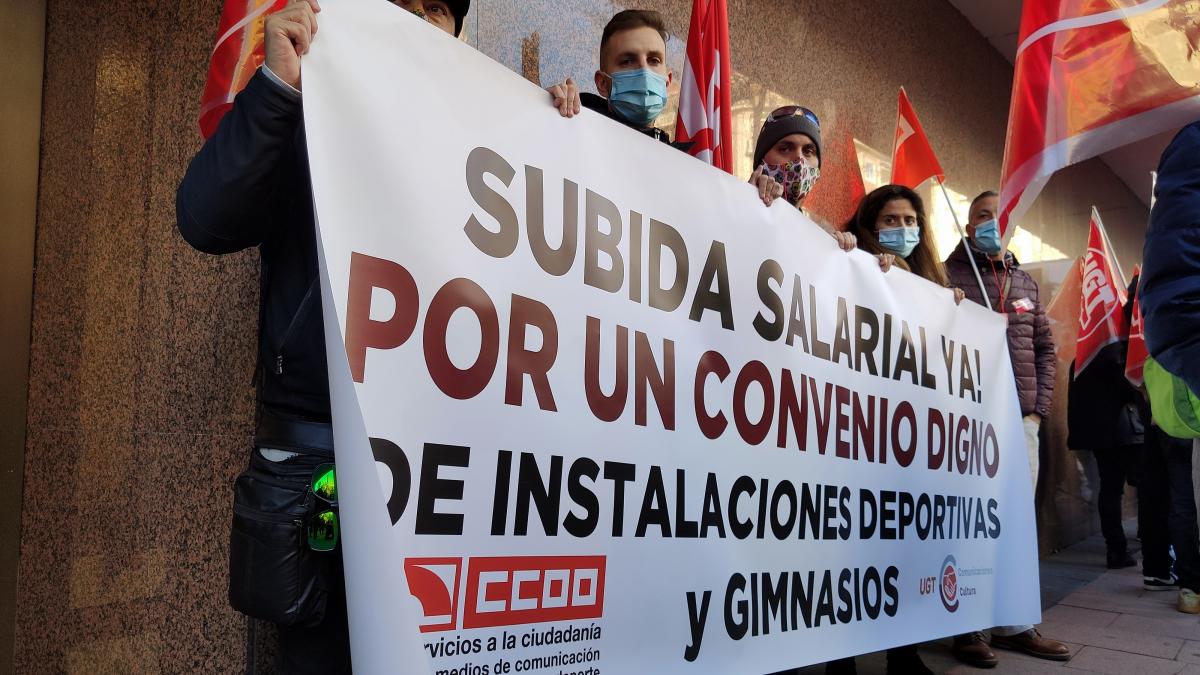 Concentracin para exigir el desbloqueo de los convenios colectivos y la consecucin de derechos para las personas trabajadoras